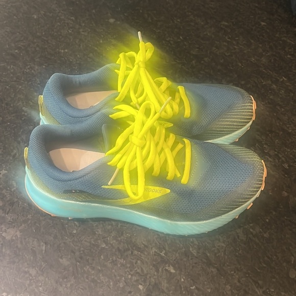 Men’s Blue and Yellow Brooks  Athletic Shoes - Picture 3 of 7